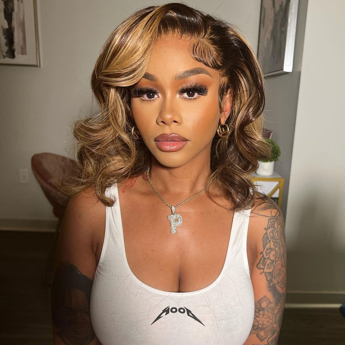 Highlight Shoulder Length Wig Body Wave Lace Front Wig Full & Volume