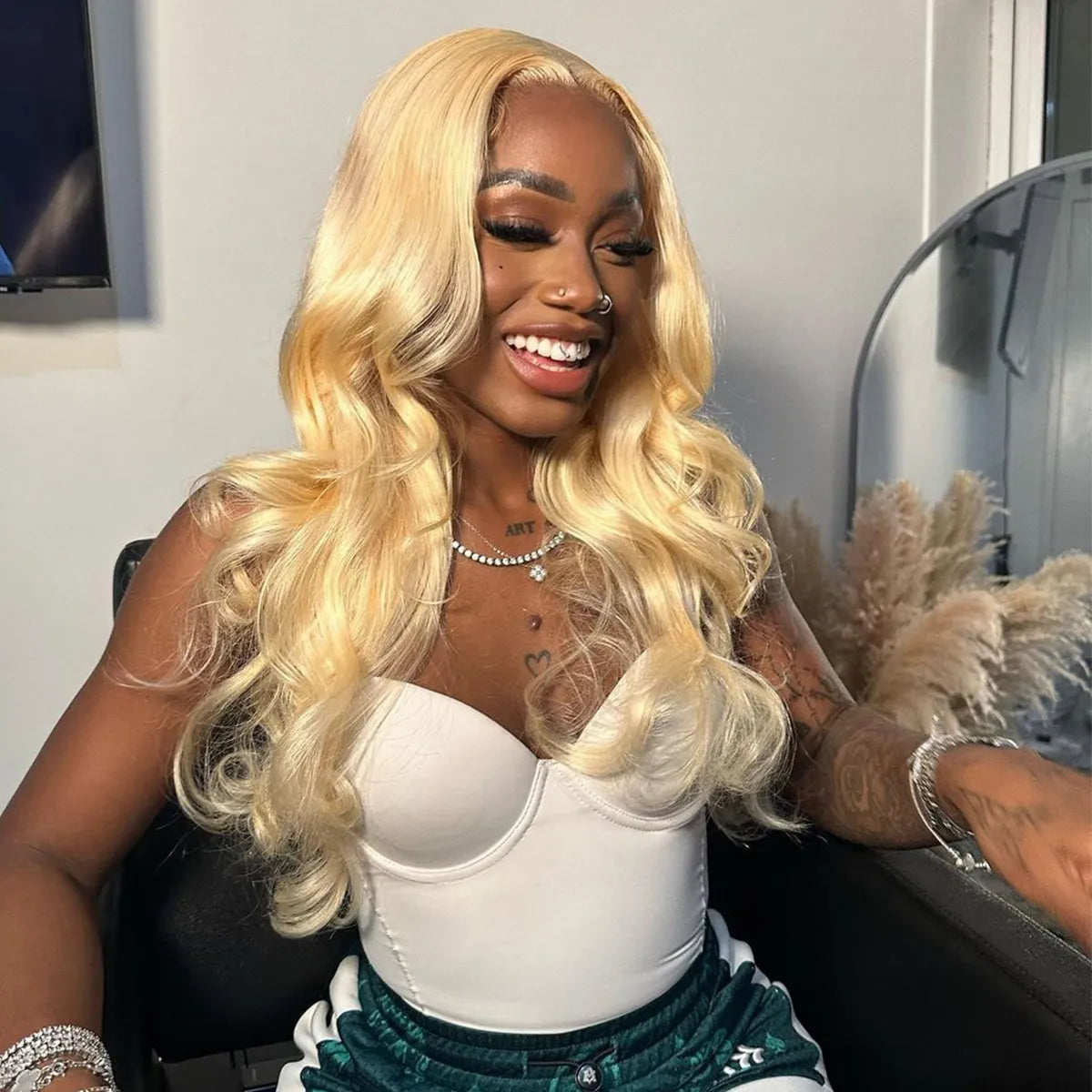 613 Blonde Body Wave Human Hair Lace Front Wigs 180% Density