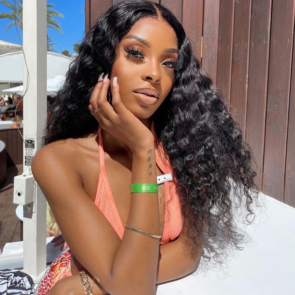 13×4 HD Lace Frontal Wigs Loose Deep Human Hair Wig Pre Plucked Hairline